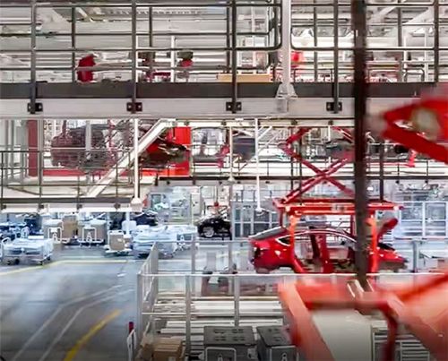 中國(guó)速度 特斯拉上海超級(jí)工廠第200萬(wàn)輛整車下線 不到40秒可造一臺(tái)