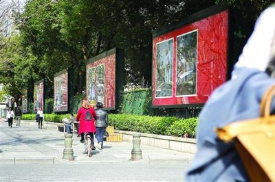 上海天價(jià)違建廣告牌不但未拆反被納入規(guī)劃